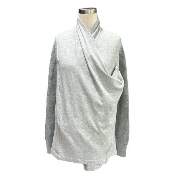 Chico's Zenergy Dina fabric mixed Jacket Side Zip Gray Sweater size 0 small - Picture 3 of 14